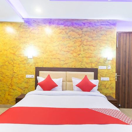 Super Oyo Hotel O Red Stone Inn Нью-Дели Экстерьер фото