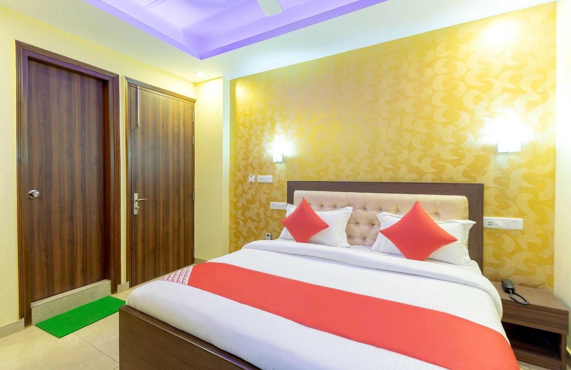 Super Oyo Hotel O Red Stone Inn Нью-Дели Экстерьер фото