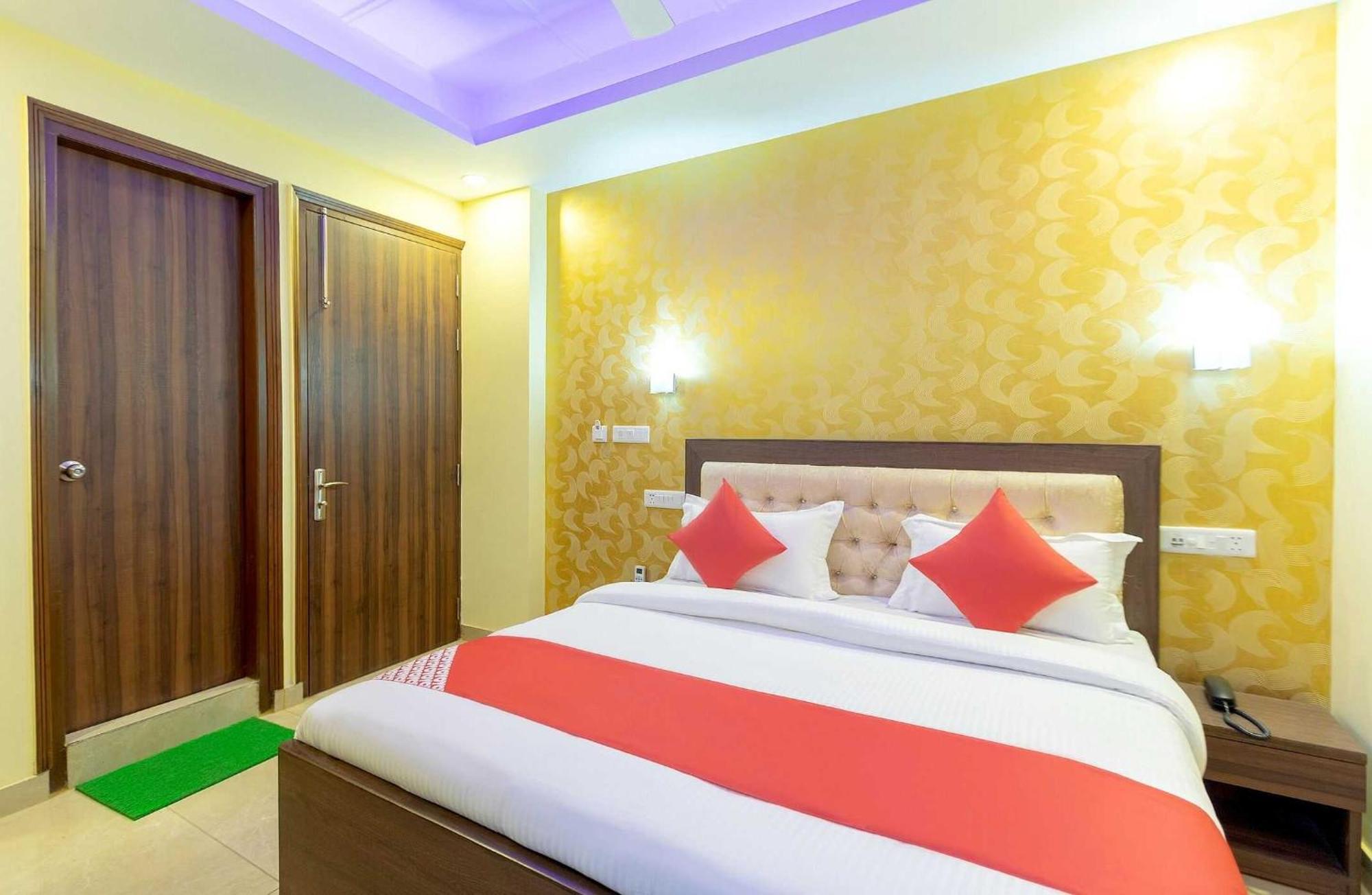 Super Oyo Hotel O Red Stone Inn Нью-Дели Экстерьер фото