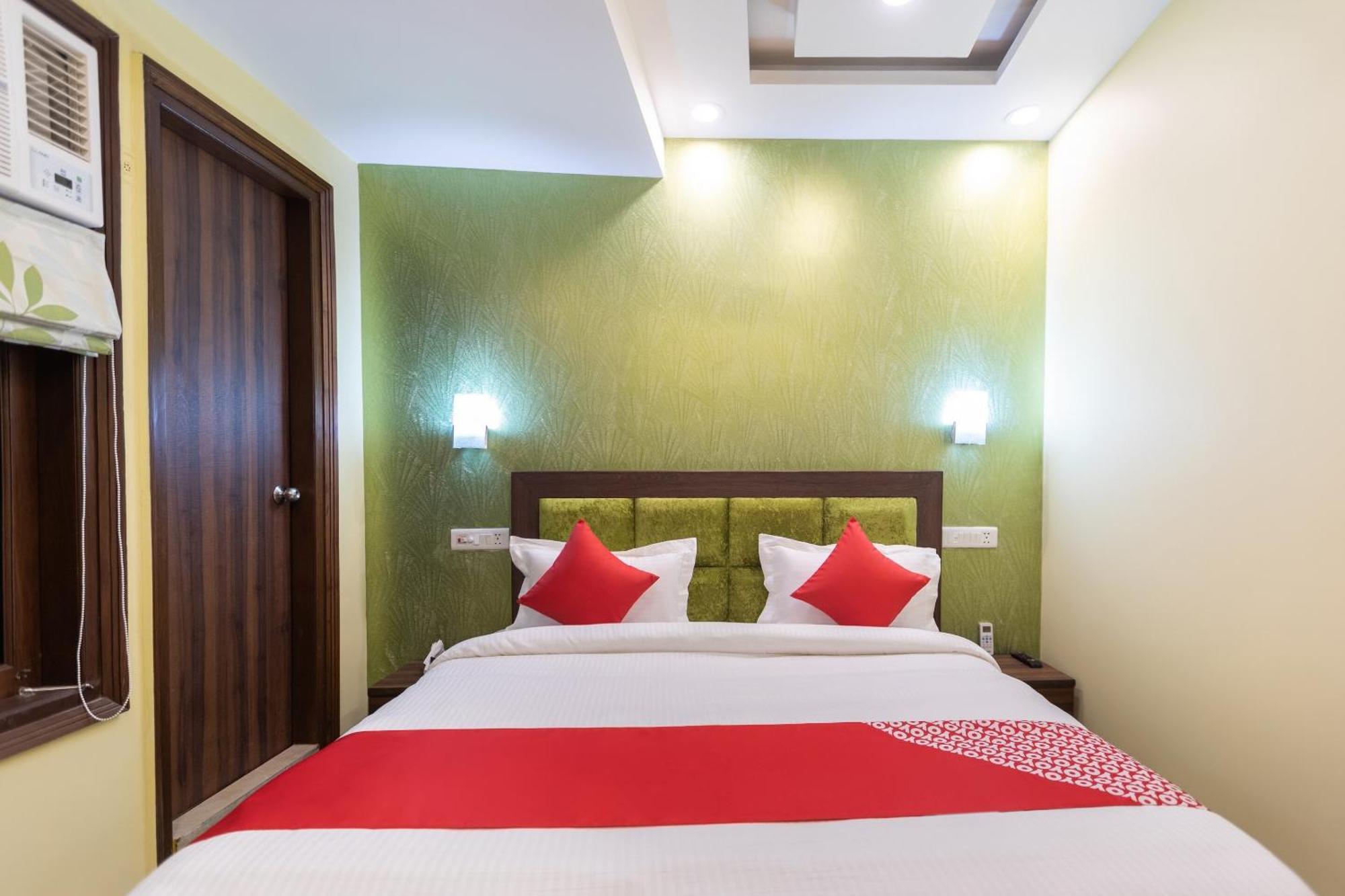 Super Oyo Hotel O Red Stone Inn Нью-Дели Экстерьер фото