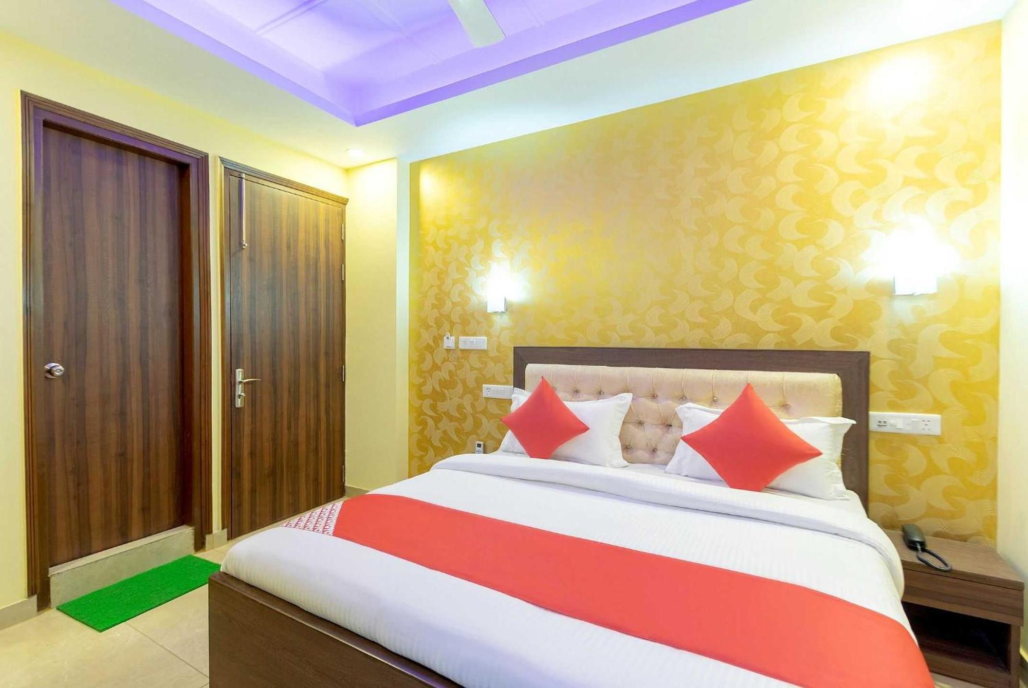 Super Oyo Hotel O Red Stone Inn Нью-Дели Экстерьер фото