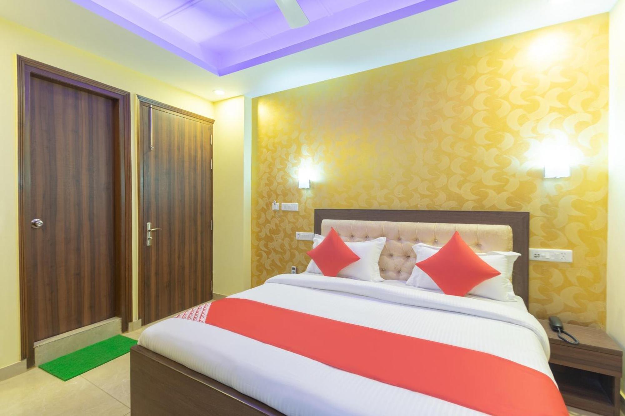 Super Oyo Hotel O Red Stone Inn Нью-Дели Экстерьер фото
