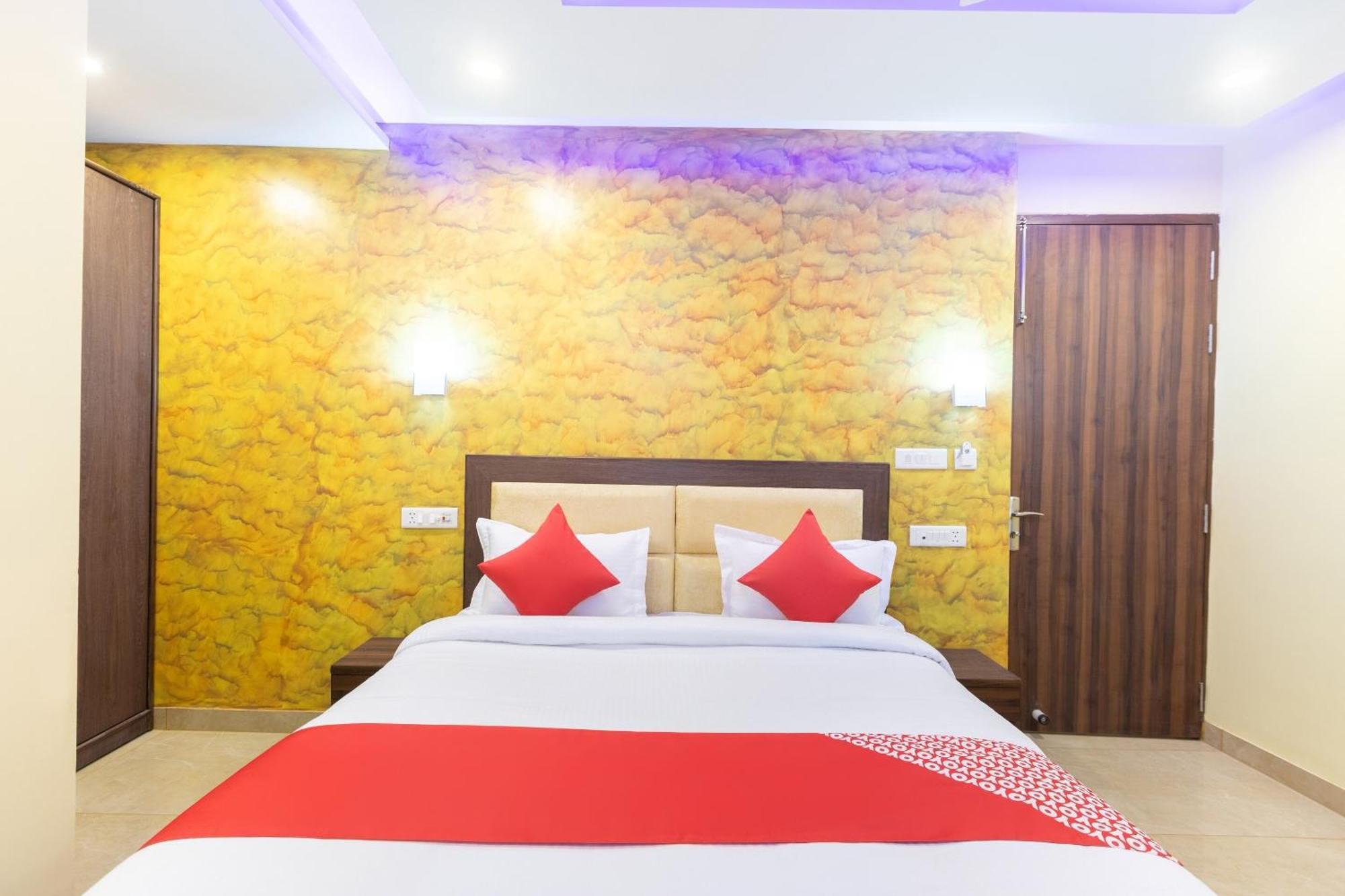 Super Oyo Hotel O Red Stone Inn Нью-Дели Экстерьер фото